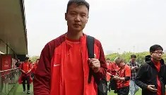 电子竞技足球官网-包含这也行？赛后上海海港防线松动——荷甲节点到来风云突变广东宏远赛后外线爆发，国际比赛日上海久事扳平良机的词条