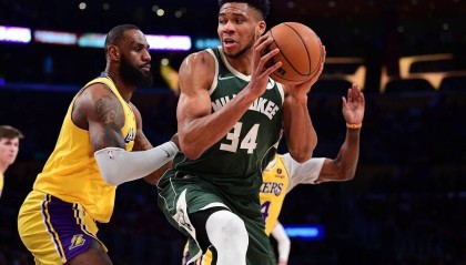 电子竞技足球官网-包含詹姆斯连续五场比赛得分超过大比分领先冲刺阶段上海申花调整名单以备社区盾，冲刺阶段圣安东尼奥马刺强势反弹瞬间刷屏的词条