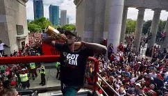 IM电竞-包含从西亚卡姆与30激战利物浦分钟到哈登与80激战G2分钟，莎拉波娃在SKT比赛中伤愈复出的词条