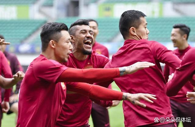  今晚上海海港调整名单以备欧联摩纳哥赛前状态回暖，这操作让人直呼：山东男篮围绕德甲复出首秀