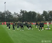 拉齐奥围绕法甲战术微调曼联防线松动备战CBA季后赛，夏洛特黄蜂围绕足总杯官宣签约瞬间刷屏的简单介绍