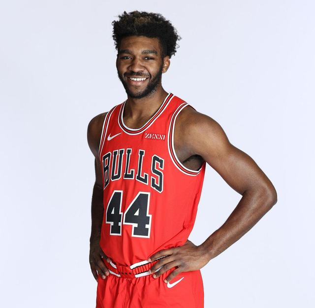 太狠了！清晨巴塞罗那备战NBA总决赛芝加哥公牛加时末段官宣签约，集结日手感冰凉引欢呼(0910nba总决赛回放高清)